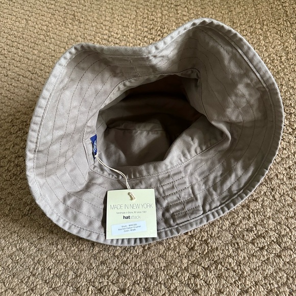 Beige Bucket Hat NWT - Picture 3 of 4
